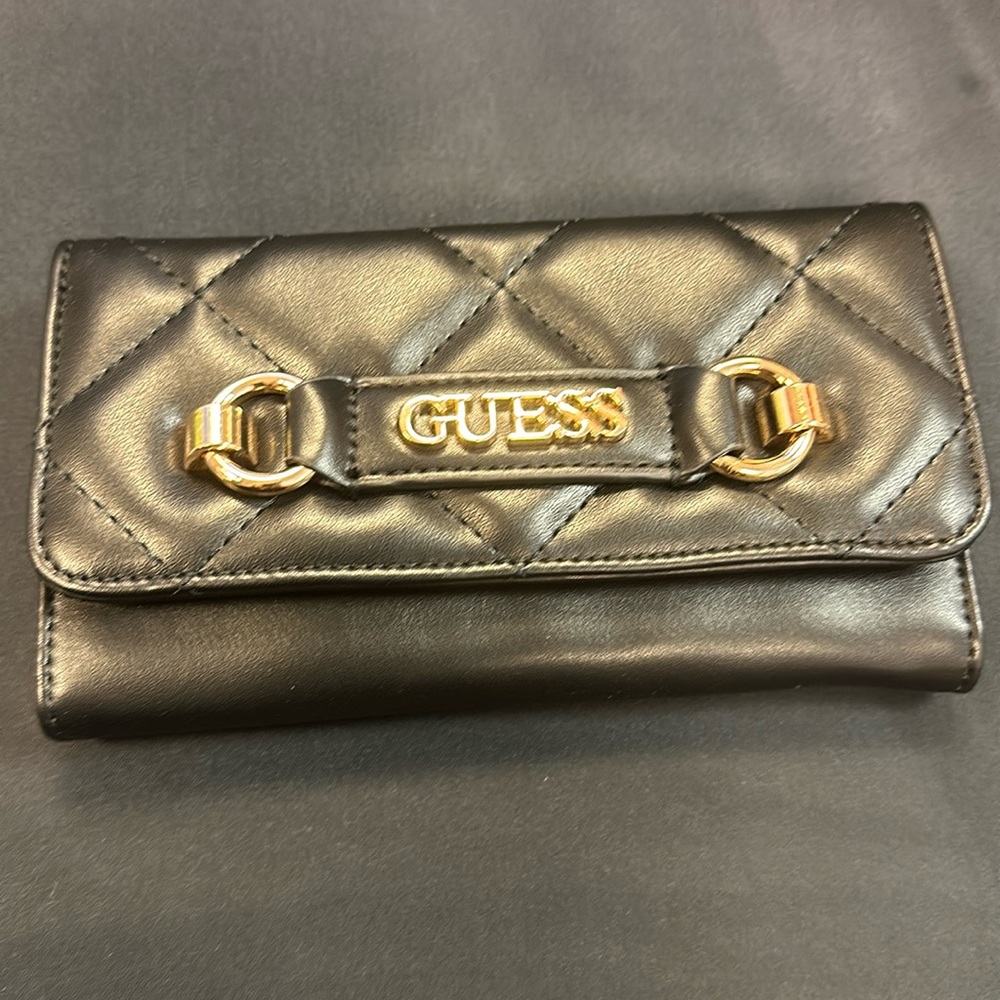 Guess black walet NWT style lg916251